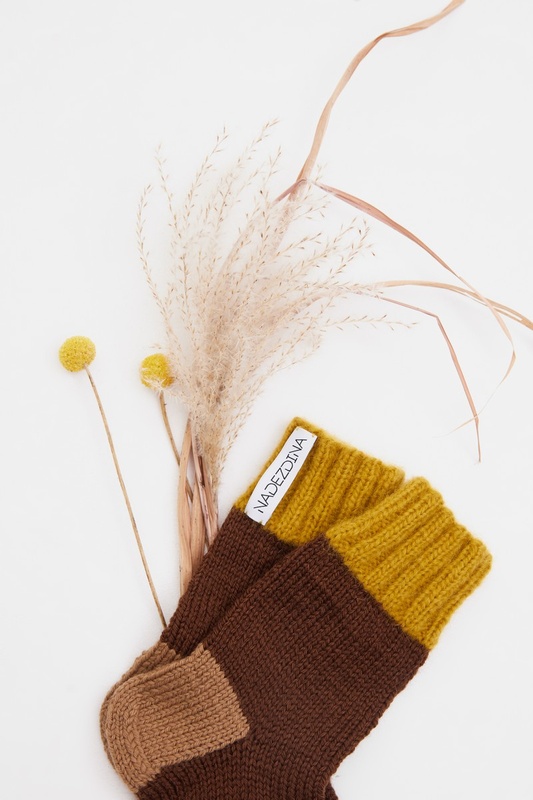 hand-knitted Cozy socks chocolate